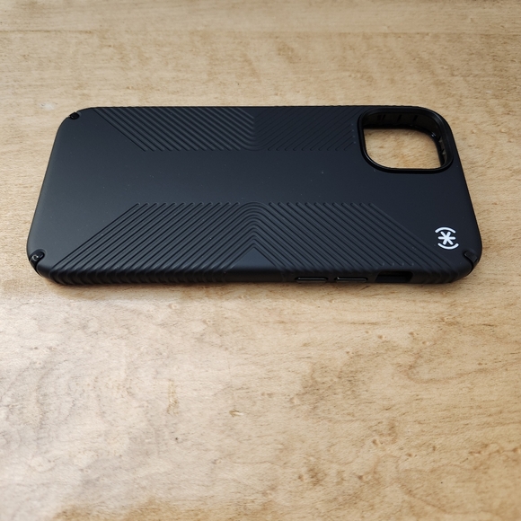 Speck Presidio2 Grip Magsafe Case For Apple iPhone 14 Plus/15 Plus Black - Picture 4 of 7